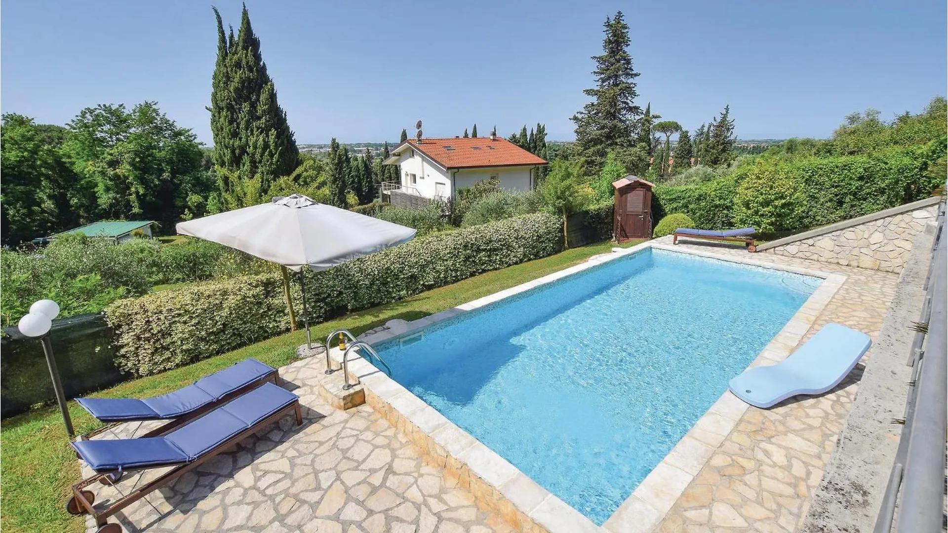 Villa Il Pavone Mommio 0*,
