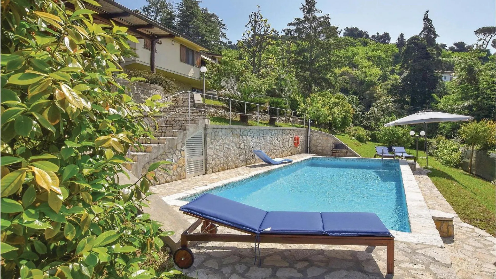 Villa Il Pavone Mommio 0*,  Italien