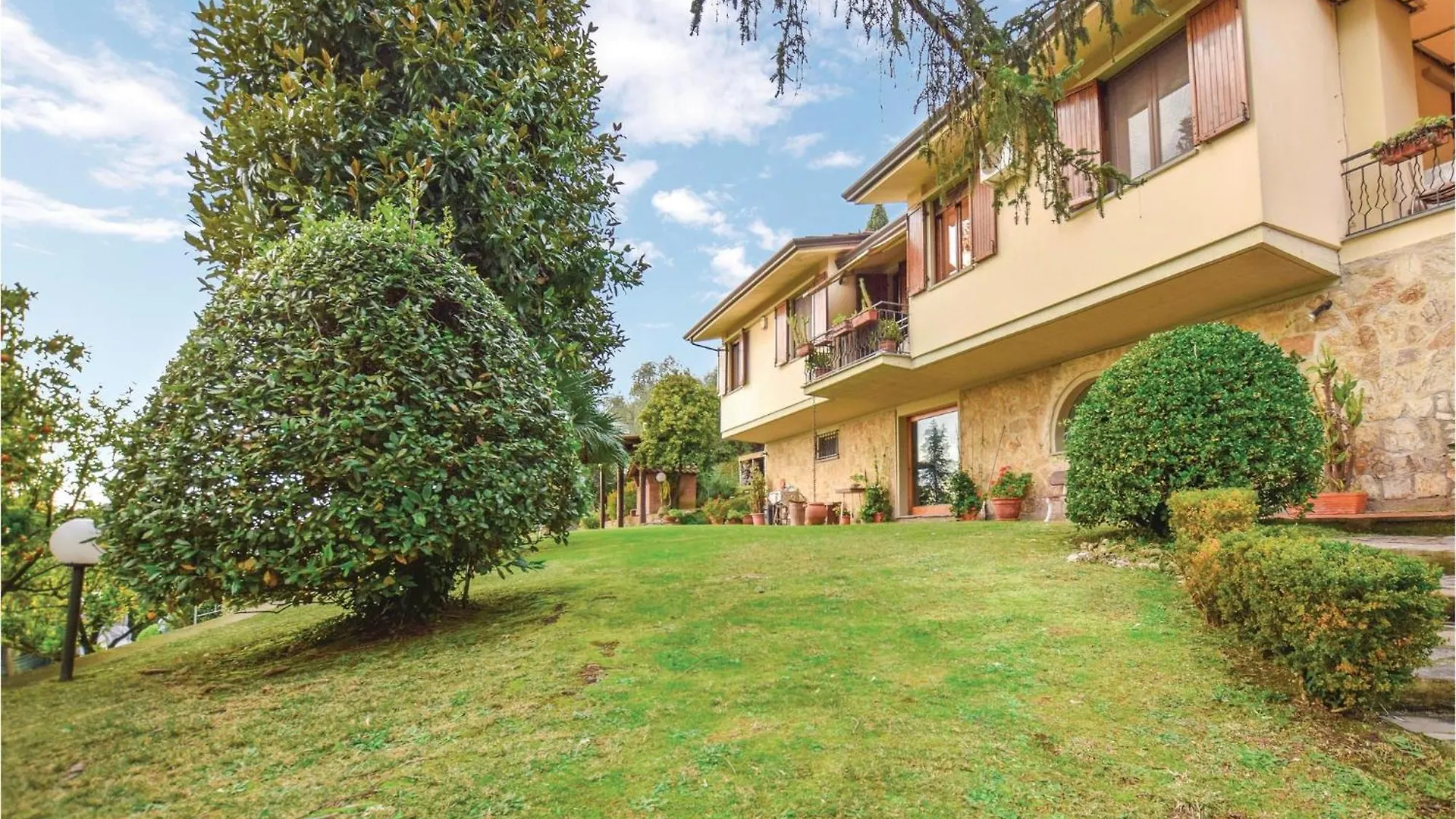 Ferienhaus Villa Il Pavone Mommio Italien
