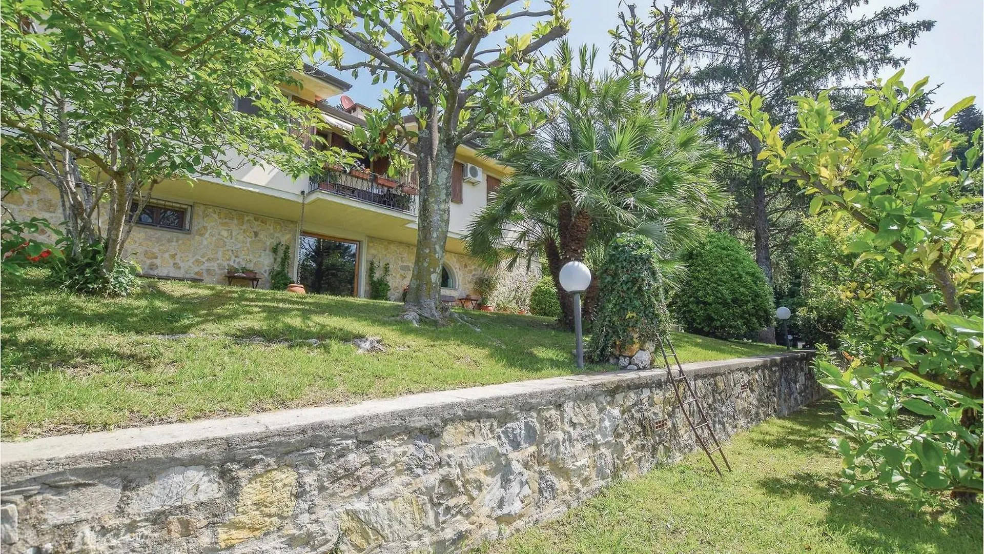 Villa Il Pavone Mommio Ferienhaus