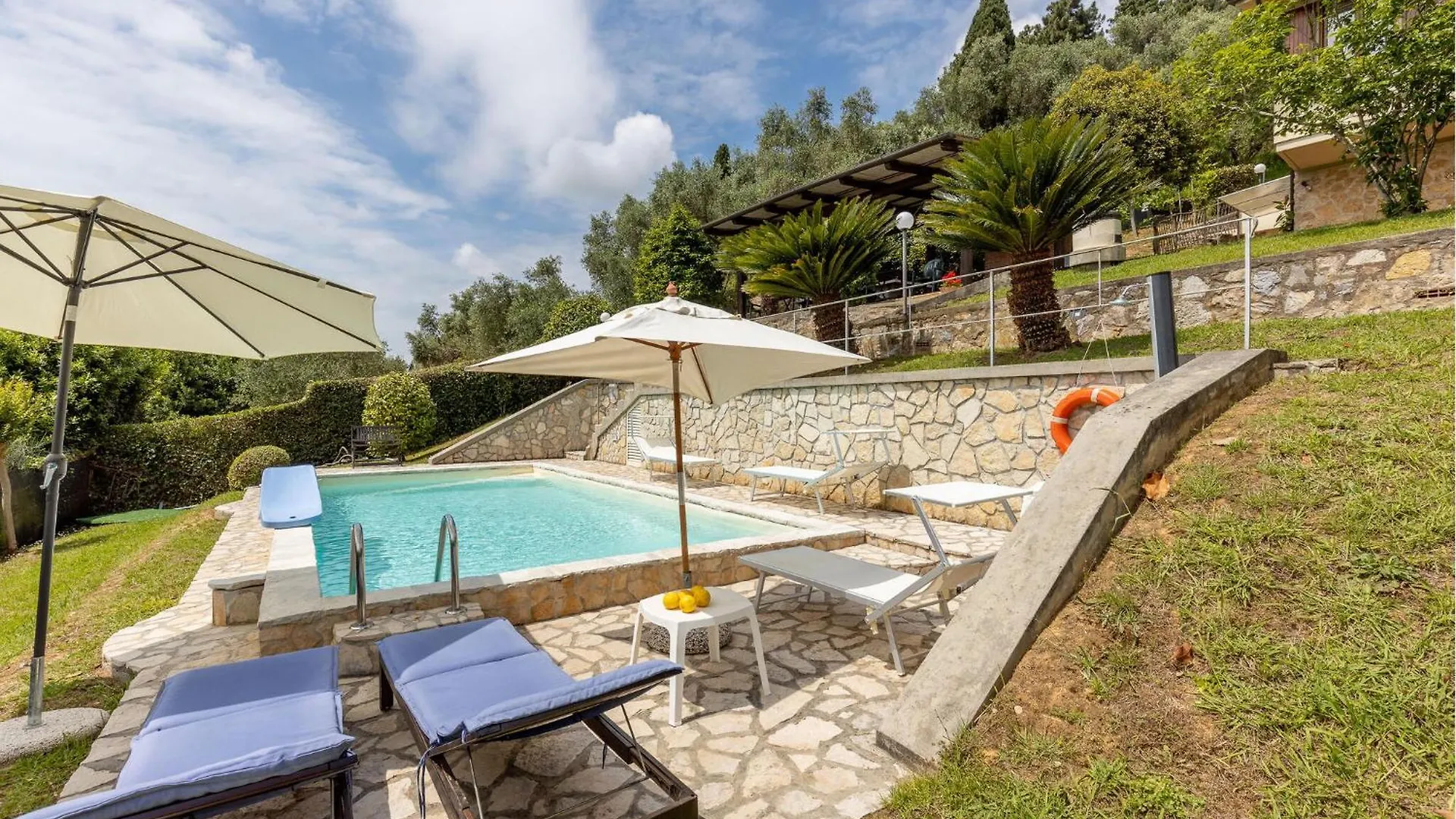 Villa Il Pavone Mommio Ferienhaus