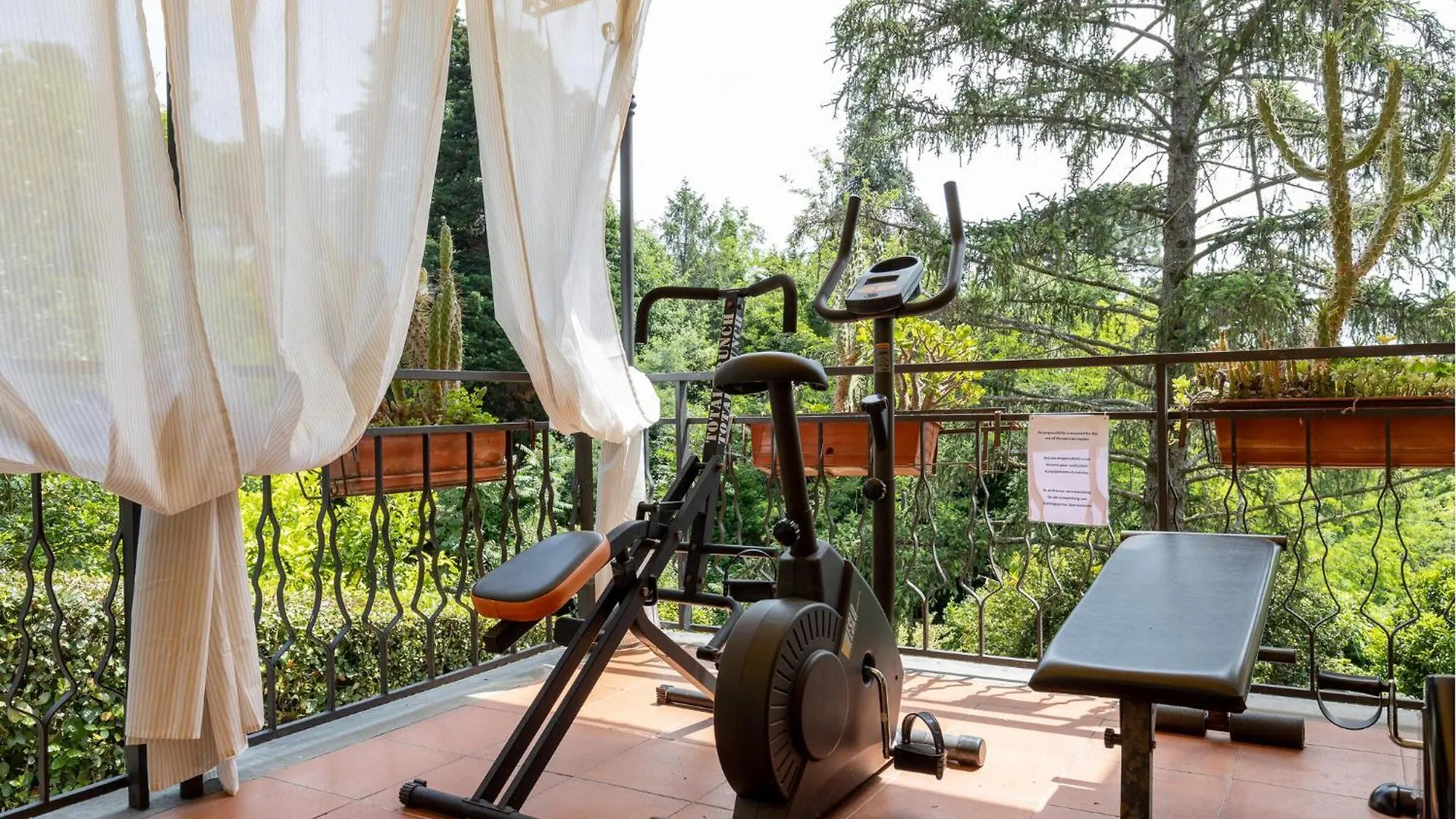 Villa Il Pavone Mommio 0*,  Italien